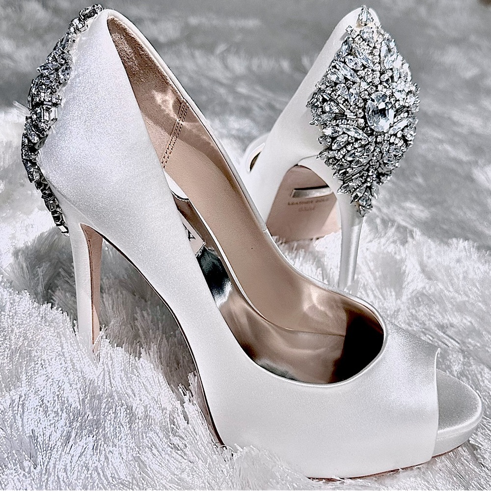 BADLEY MISCHKA Embellished Peep-Pump Shoes in size (6.5)